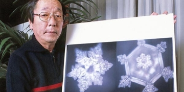 Seorang Ilmuwan Jepang Telah Membuktikan Bahwa Kata-Kata Dapat Mengubah Molekul Pada Air
