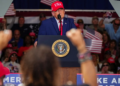 Presiden Amerika Serikat Donald Trump saat berpidato dalam sebuah acara kampanye. Trump menjadi sorotan setelah menjadikan nama Mohammad sebagai bahan candaan. (Foto: REUTERS)
