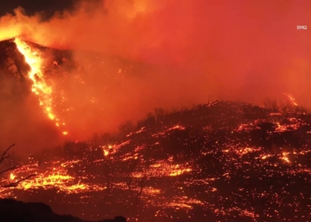 Kebakaran Hutan “Norte Fire” Mengamuk di California, Ribuan Warga Diminta Segera Mengungsi